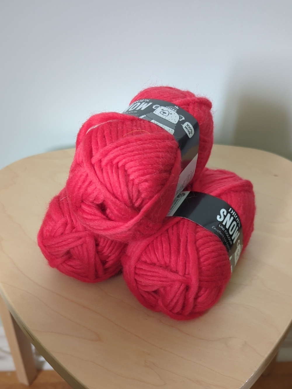 Drops Snow Yarn In 120 Red